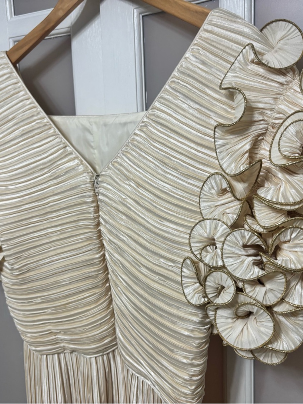 Vintage Ivory Pleated Maxi Dress Statement Sleeves Rosette Formal 10 - Picture 16 of 16